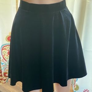 Hot Topic Black Velvet A-line Skirt with Pockets, Size Medium